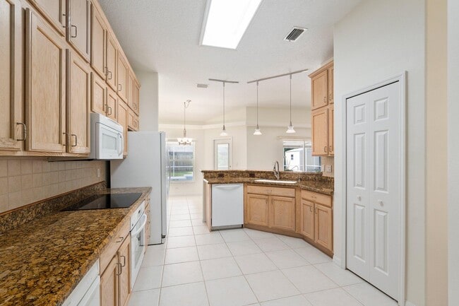 Building Photo - 2466 SE Renick Ave