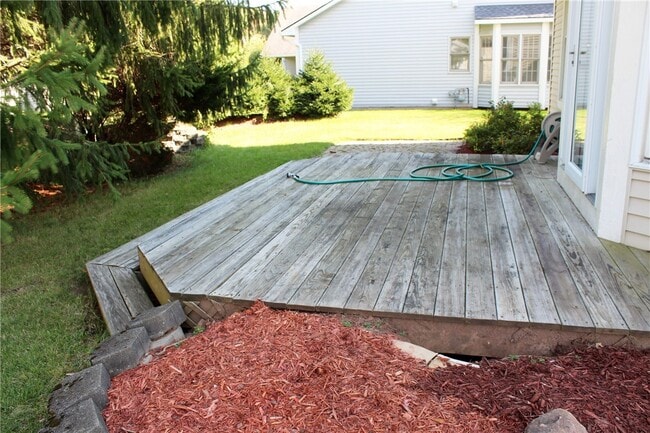 Building Photo - 121 Brittany Cir