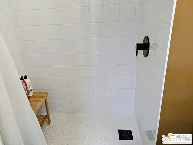 Building Photo - 20 Vía Valverde