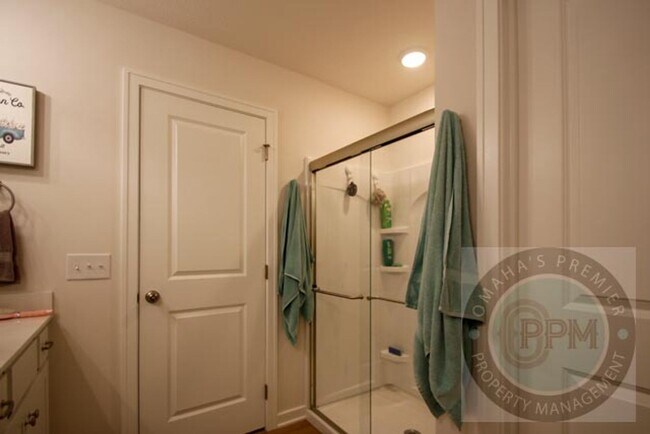 Building Photo - Modern New Build 4Bd/4Ba Papillion (photos staged for effect)