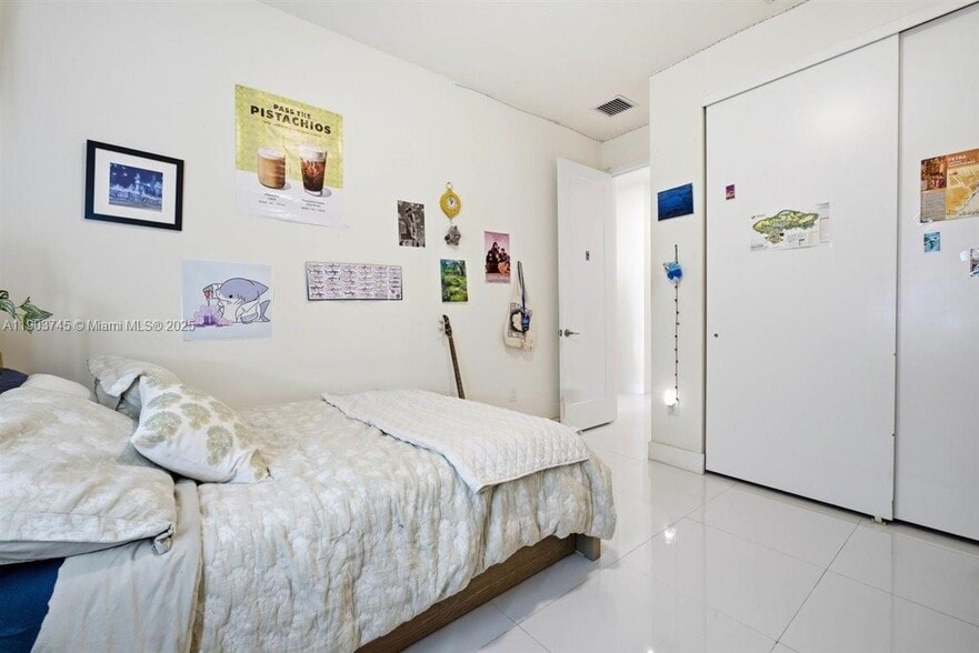 Building Photo - 6611 NW 102nd Path