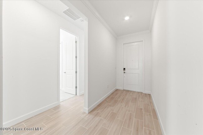 Building Photo - 2037 Island Ave NW