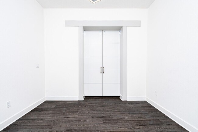 Building Photo - Luxurious Solar Powered 4 Bedroom, 3 Bath Waterfront Home with office & Upgrades Galore!