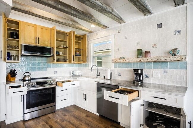 Building Photo - 3179 Sea Grape Dr