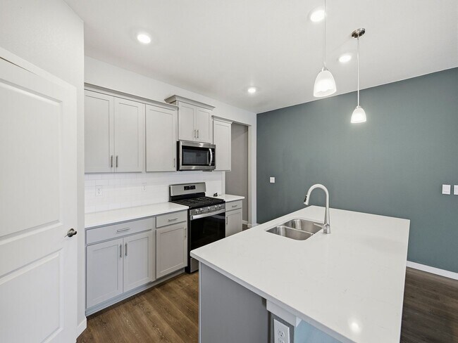 Building Photo - Gorgeous 4-Bed 2-Bath home Fort Collins, CO!