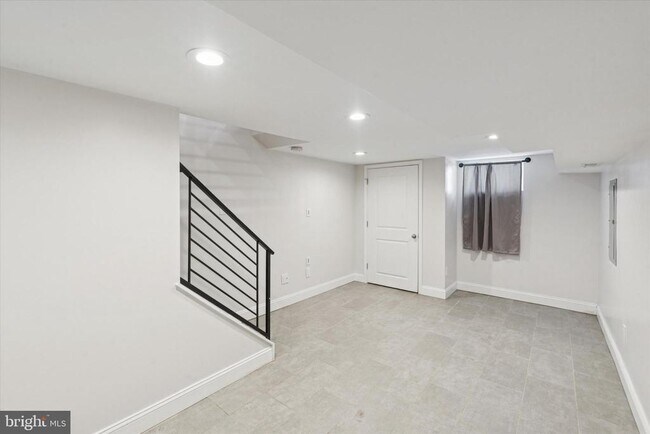 Building Photo - 2527 Ingersoll St