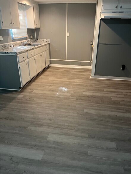Building Photo - 2107 Meriwood Dr