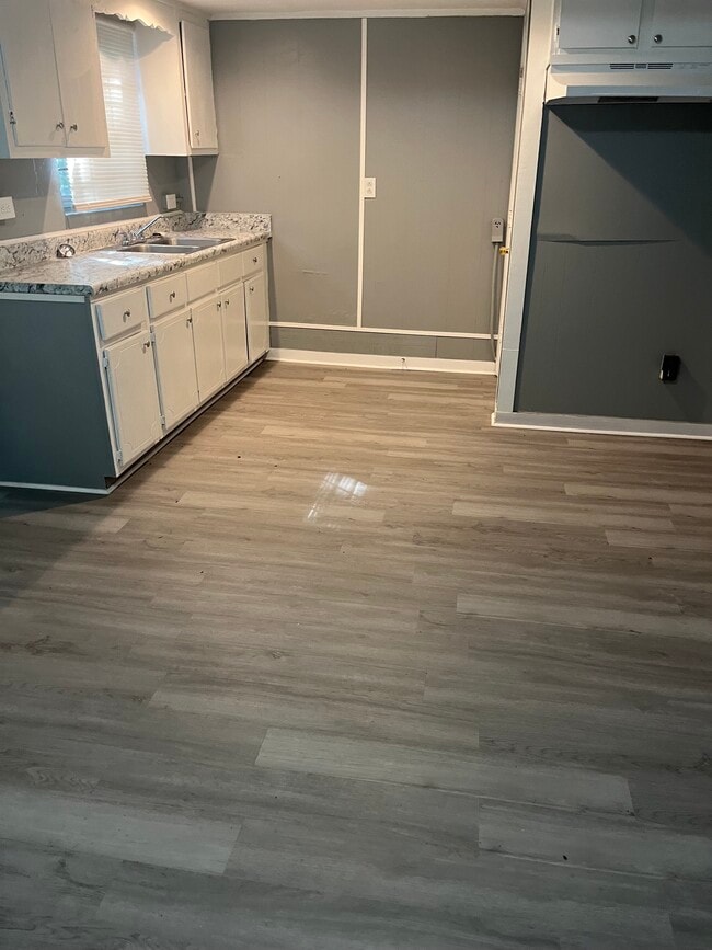 Building Photo - 2107 Meriwood Dr