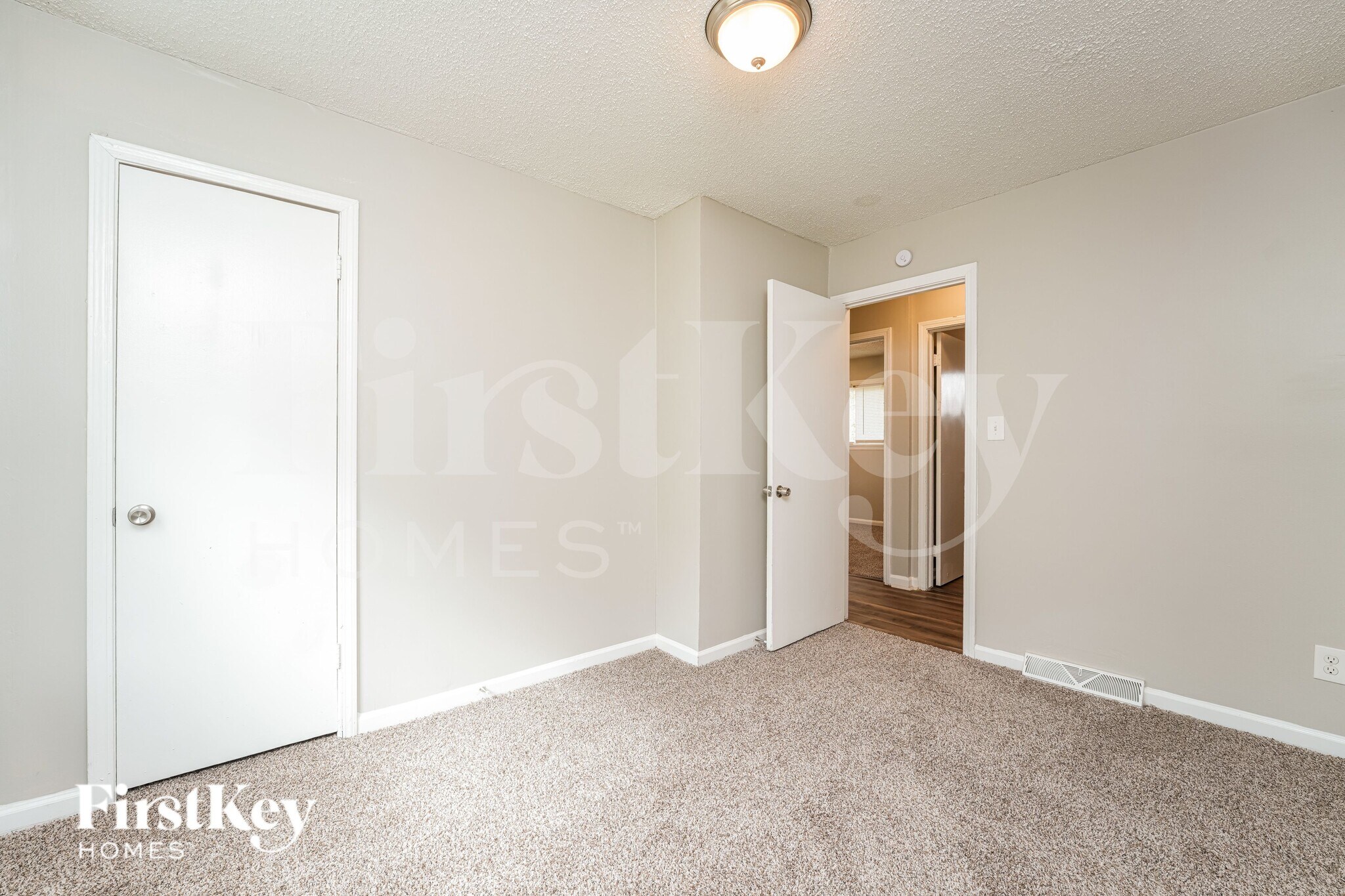 Building Photo - 123 Scarsdale Dr