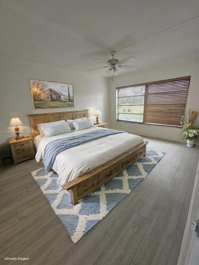 Building Photo - 2900 N Palm Aire Dr