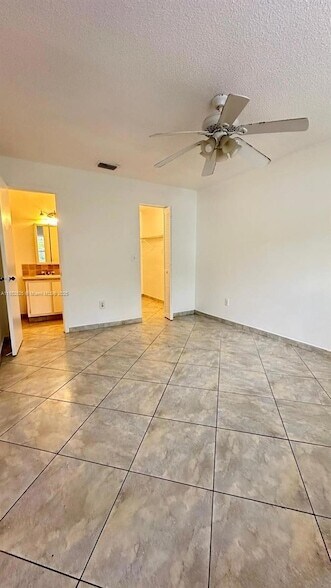 Building Photo - 20800 NE 8th Ct