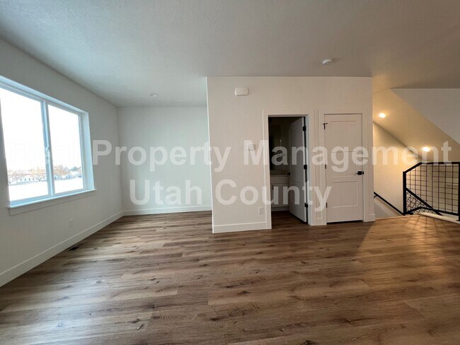 Building Photo - Big Townhome in American Fork