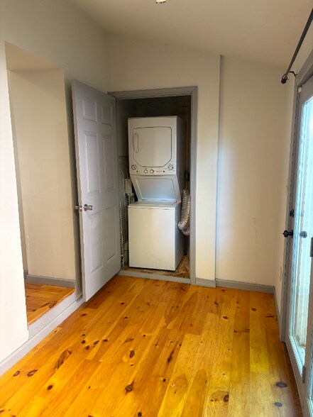 Building Photo - 429 W Bringhurst St