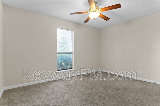 Building Photo - 219 Brooks Dr