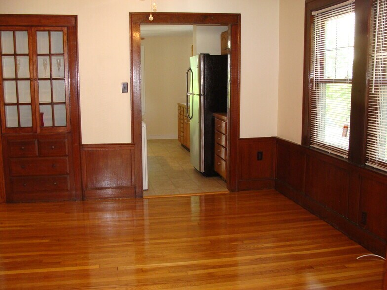 Building Photo - 66 Brock St