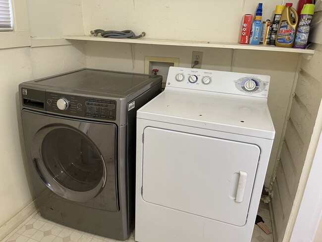 Building Photo - Austin Back House