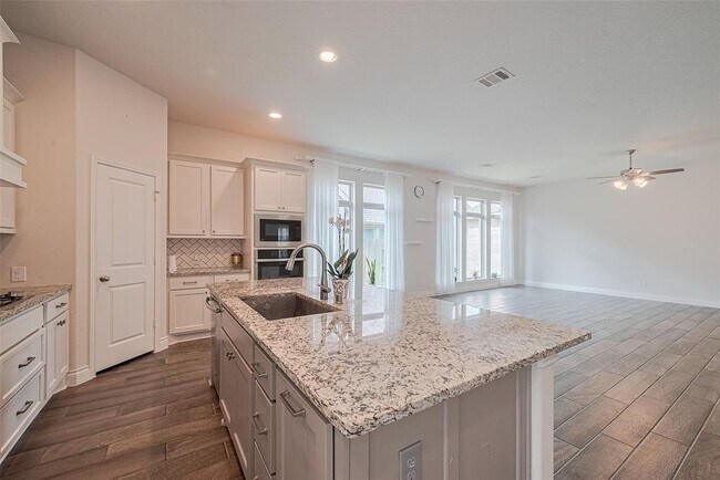 Building Photo - 6906 Montclair Colony Trl