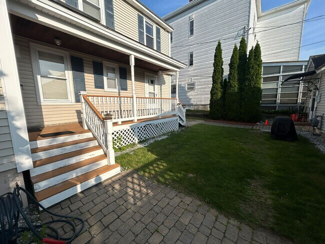 Building Photo - Alsace St #204 Manchester NH