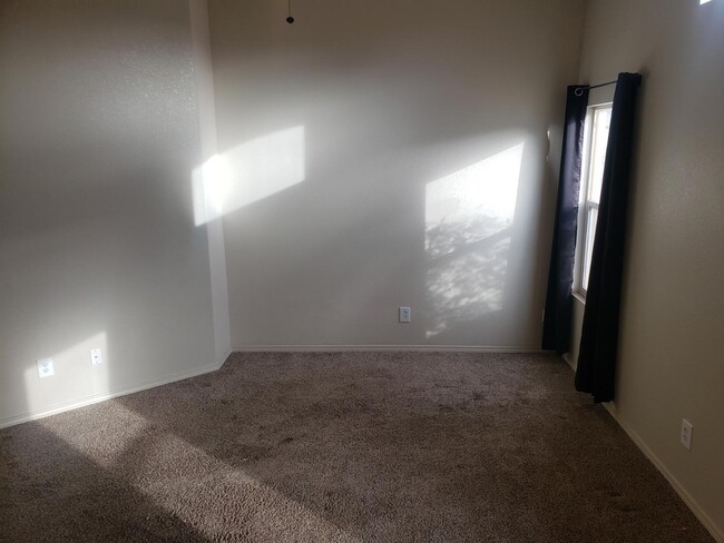 Building Photo - 2605 Silver Star Dr SW