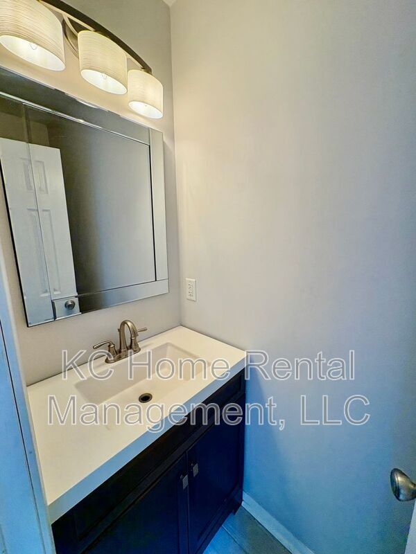 Building Photo - 8027 N Stoddard Ave