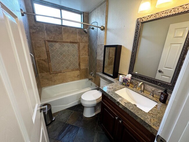 Building Photo - Stunning Mission Viejo home with a View