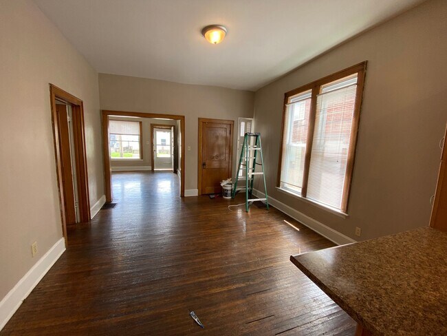 Building Photo - E Woodruff Ave 66-68 RGI