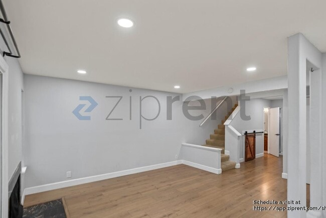 Building Photo - 567 Blue Jay Dr