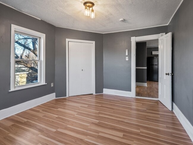 Building Photo - 52 Moran St