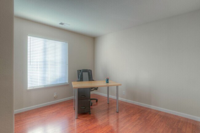 Building Photo - A must see beautiful 3 bedrooms 2.5 bathrooms single family home