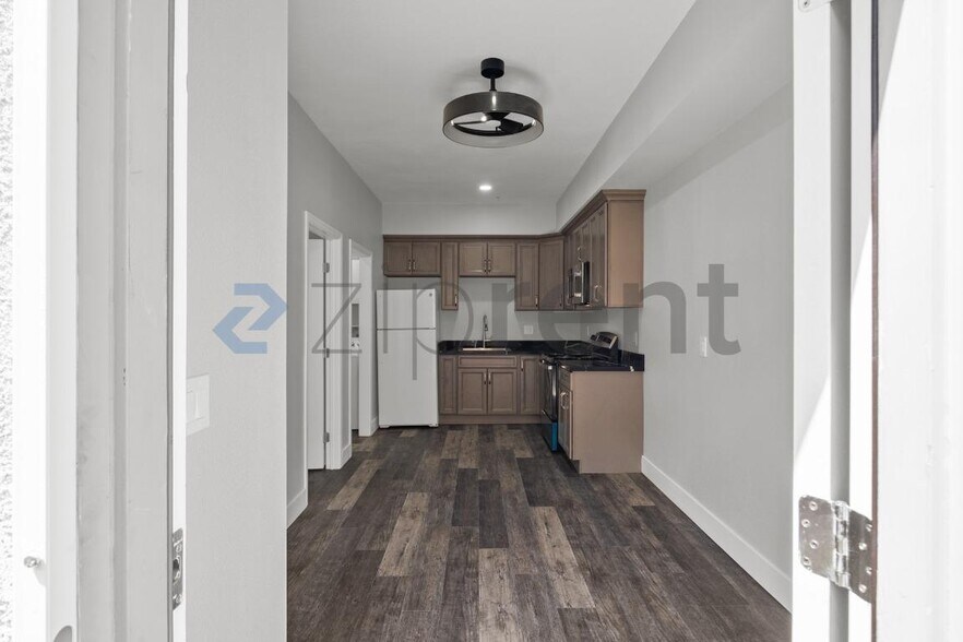 Building Photo - Unit ADU