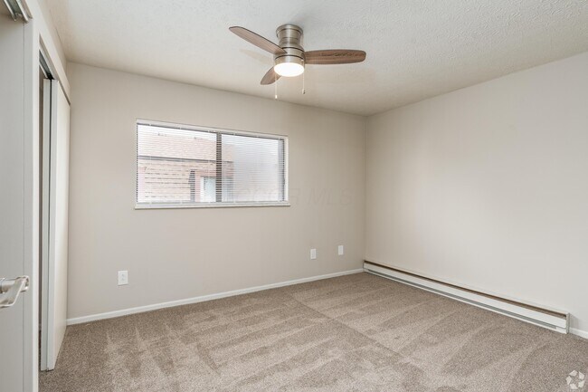 Building Photo - 2 Rockcreek Dr