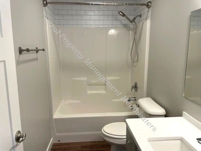 Building Photo - 3 Bedroom 2 Bath House For Rent