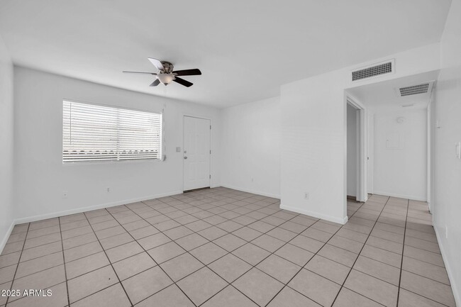 Building Photo - 2701 E Tierra Buena Ln
