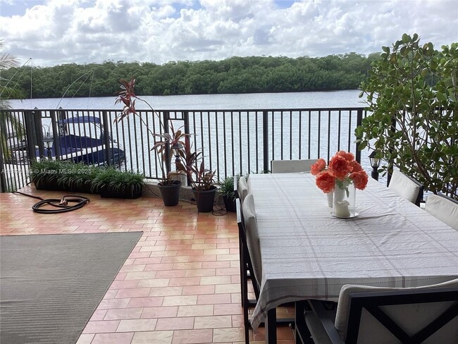 Building Photo - 460 Poinciana Island Dr