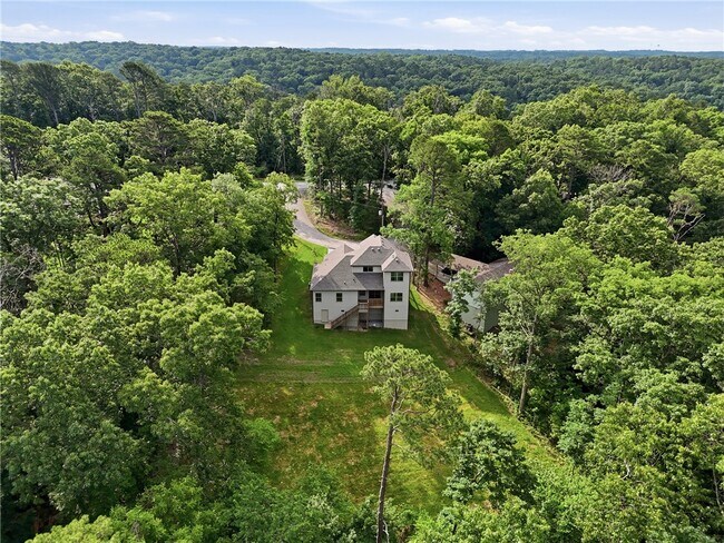 Building Photo - 6 Lowick Ln