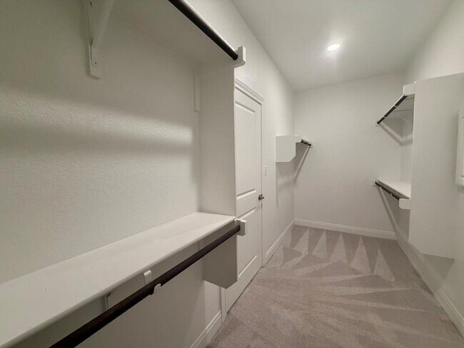 Building Photo - 125 Slenderleaf Dr