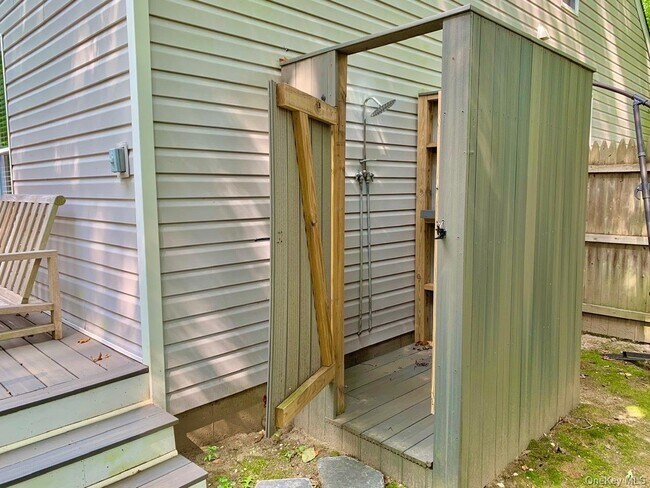 Building Photo - 61 Kings Point Rd