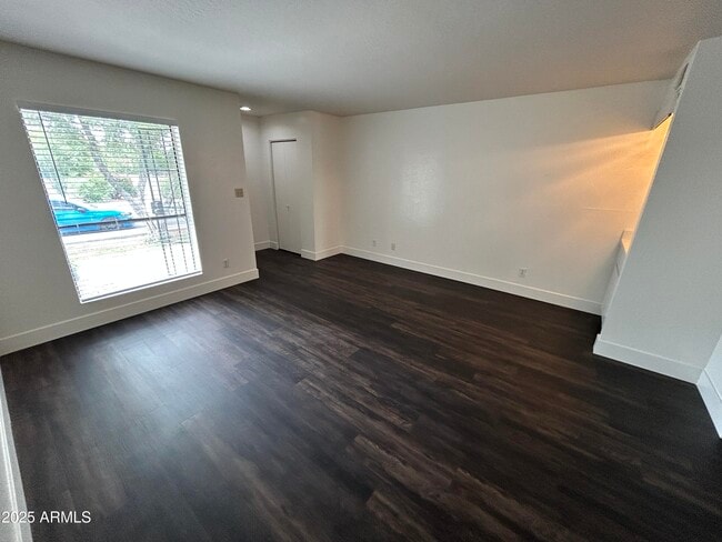 Building Photo - 1702 E Ocotillo Rd