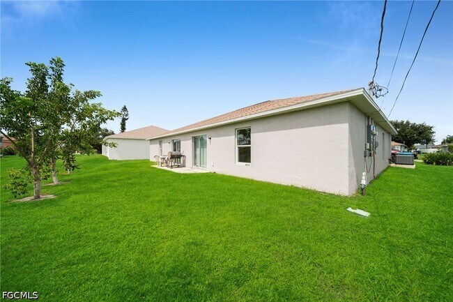 Building Photo - 4106 SW 7th Pl