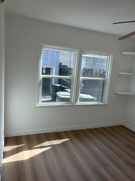 Building Photo - 2212 Fox Hills Dr