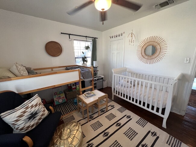 Building Photo - Charming 3-Bedroom Home with Sunroom Available for Summer 2026 Pre-Lease