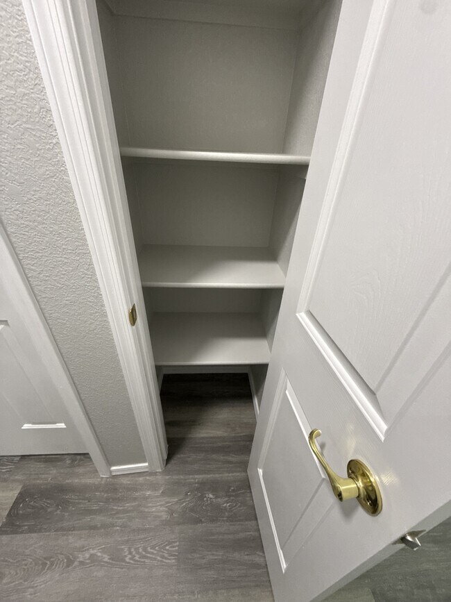 Building Photo - 1825 E Shore Villas Dr