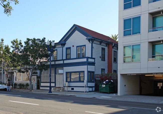 Primary Photo - 743 10th Ave