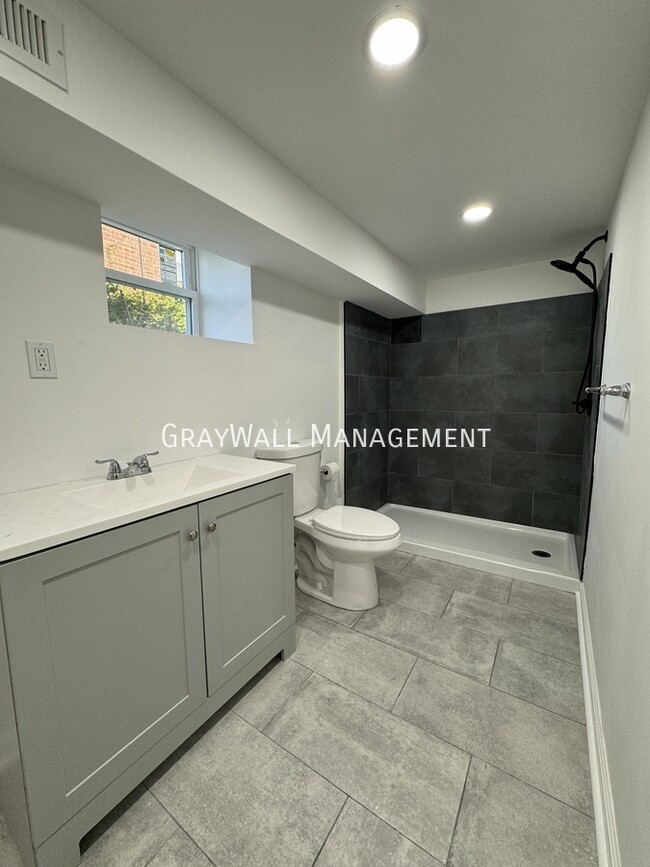 Building Photo - $2,295 - 3 Bedroom 2 Bathroom House In Sha...