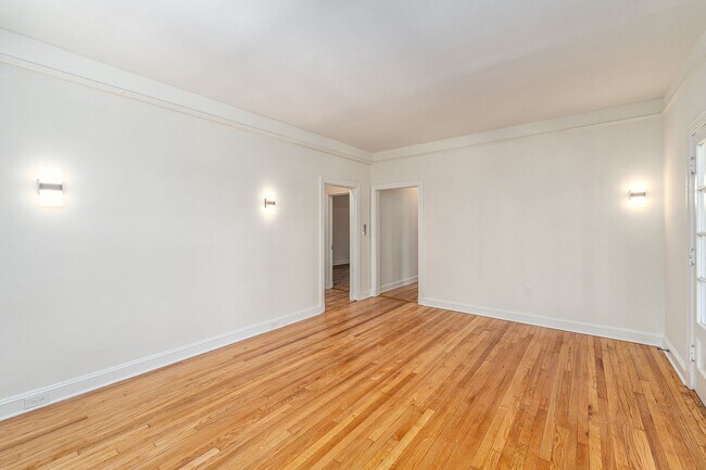 Building Photo - 3-Bedroom, 1-Bathroom Apartment with Porch near JHU