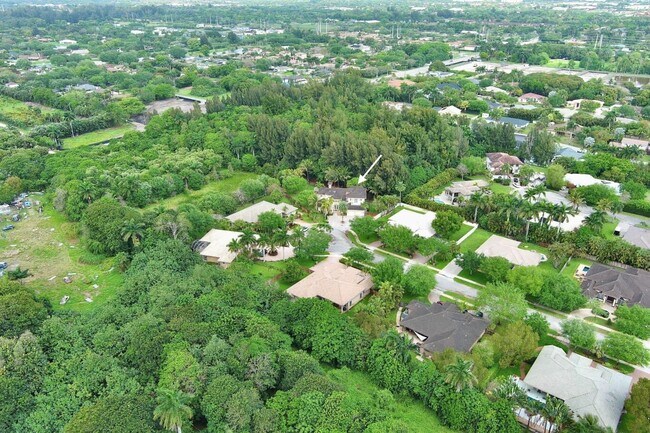 Building Photo - 6301 SW 58th Ct