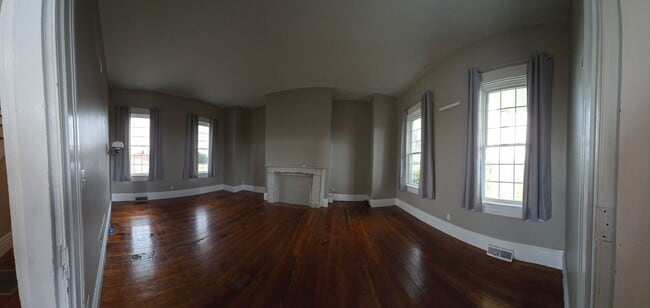 Building Photo - 2 Bedroom Farmhouse in Middletown