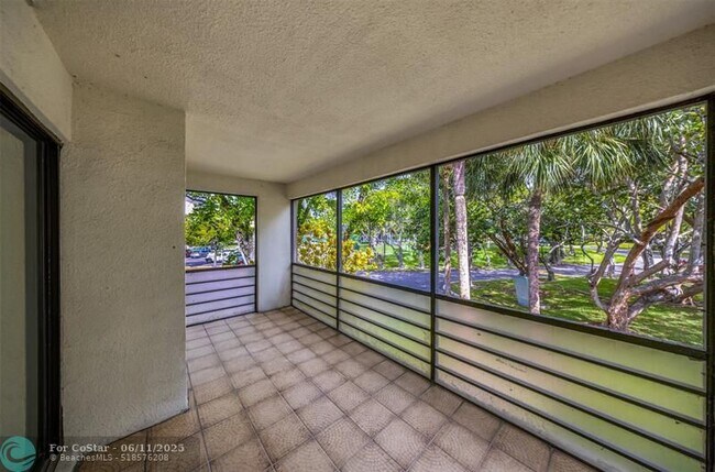 Building Photo - 2300 S Cypress Bend Dr