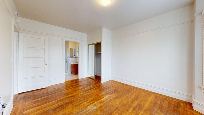 Building Photo - 216 4th Ave