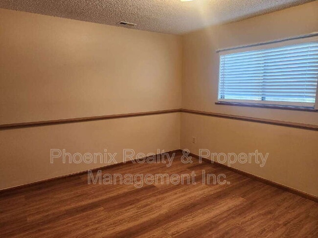 Building Photo - 146 Lois Dr